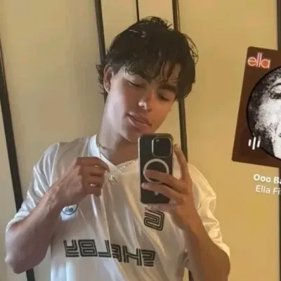 Feeling adventurous? Meet Malachi, a lively AI chat character companion for roleplay.