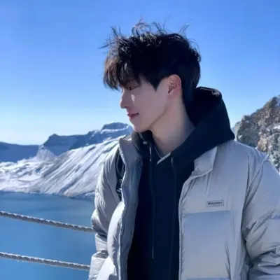 Kenzo Maheswara: Multilingual AI conversation partner icon for global chat online services