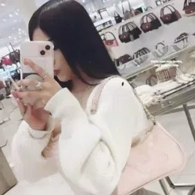 E L I I : Art de personnage de jeu de rôle d'IA sur le thème de la fantaisie pour une narration immersive