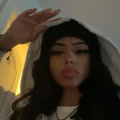 Chat with Bianca, your interactive AI characters companion for endless roleplay fun.