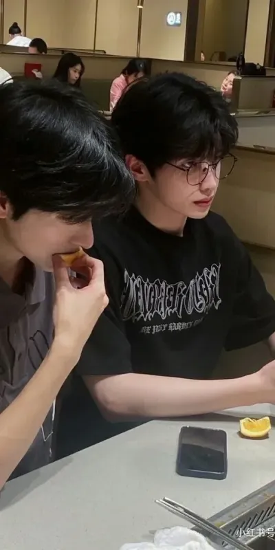 Evan - Boys' Love: Anpassbarer KI-Freundin/Freund-Avatar mit lebensechten Persönlichkeitsmerkmalen	