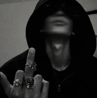 Evan: Interaktives KI-Chatbot-Maskottchen für zufälligen Chat und Community-gesteuertes Rollenspiel