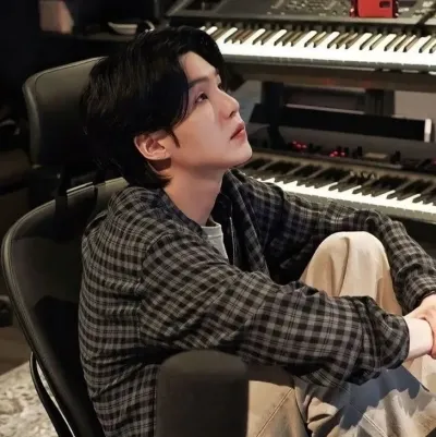 Start your 1v1 session with Yoongi, a playful roleplay AI chat bot.