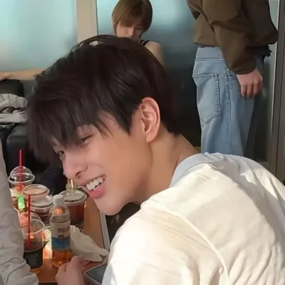 Ahn keonho: Mascotte giocosa di chatbot AI che migliora il coinvolgimento degli utenti nelle chat casuali	