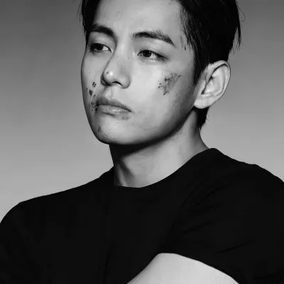 Taehyung (Mafia): Playful AI chatbot mascot enhancing user engagement in random chats	