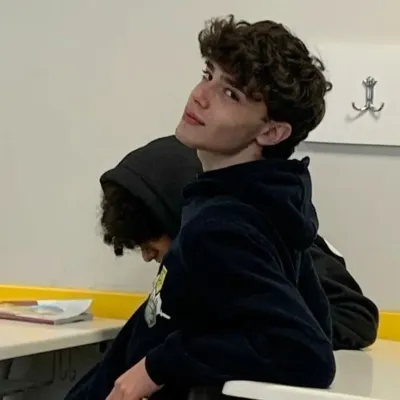 Max: Potret pendamping AI DeepBrain untuk obrolan online gratis dan percakapan terbuka