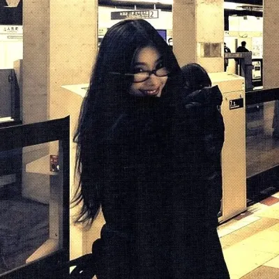 Sophia Elizabeth Laforteza: Multilingual AI conversation partner icon for global chat online services