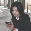 der Avatar von Hwang Yeji, Ihrem virtuellen Assistenten mit Soulgens Persönlichkeitsmatrix, der die Präzision des KI-Chats mit neugierigen Charaktereigenschaften vereint.