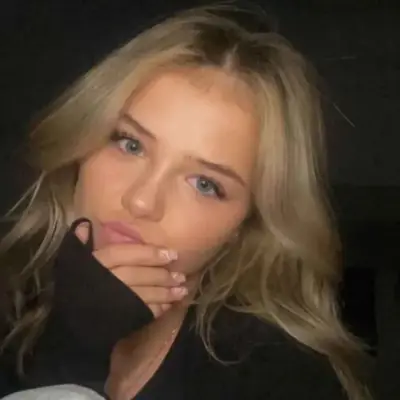 Bailey-kiss cam: DeepBrain AI companion portrait for free online chat and open conversations