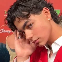 Malachi Barton — ex–best friend: Futuristic AI chatbot interface with voice chat and neural network-driven traits