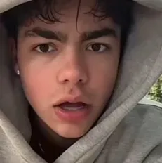 말라키 다니얼 바턴 샤이: 암호화된 1대1 채팅 기능을 갖춘 보안 AI 챗봇 아바타	