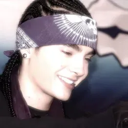 Talk to Tom Kaulitz, your interactive talk AI friend for creative adventures.
