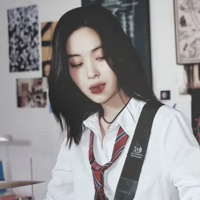 Shin Ryujin: Conoce al personaje principal de nuestro mundo de IA, con una lista de rasgos de carácter y capacidades de chat de IA.	