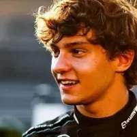 Kimi Antonelli : Portrait d'un compagnon IA émotionnellement intelligent pour des conversations approfondies	