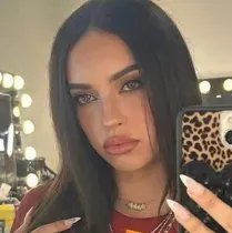 ダニエラ・アンドレア・アヴァンツィーニ - キャットアイ: ランダムチャットでのユーザーエンゲージメントを高める、遊び心のある AI チャットボットのマスコット	