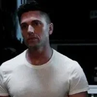 ティム・ブラッドフォード: 没入型ストーリーテリングのためのファンタジーをテーマにした AI ロールプレイ キャラクター アート