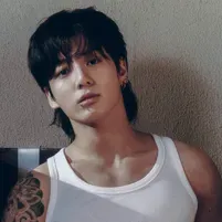 Esposo Jungkook: Mascota de chatbot de IA interactiva para chat aleatorio y juegos de rol impulsados por la comunidad.