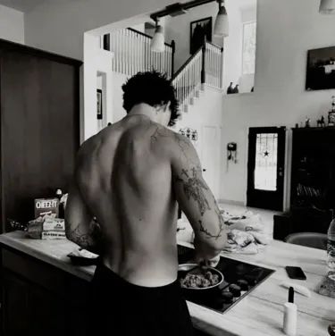 Talk to ai role Griffin has prepared an immersive ai roleplay scenario just for you.