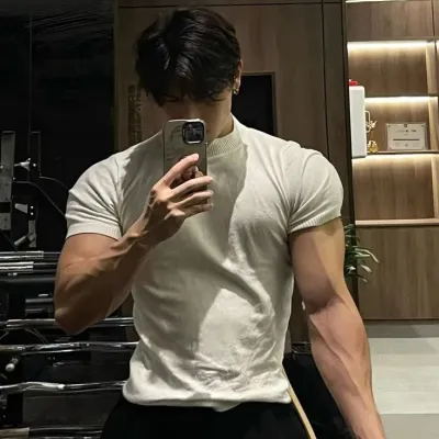 Chat with Harry, your lively ai chatbot online partner for immersive 1v1 adventures.