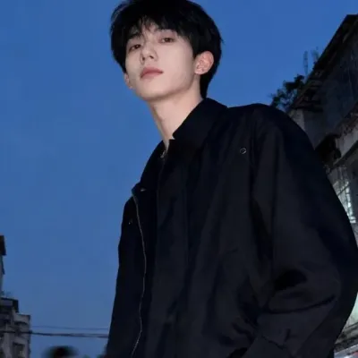 Chat with Angkasa, your lively ai chatbot online partner for immersive 1v1 adventures.