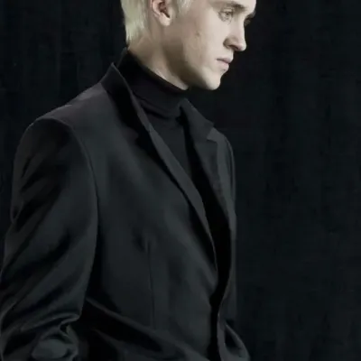 Engage in lively talking AI sessions with Draco LMB and explore new stories.