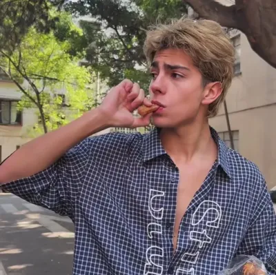 Lukas Urquijo López: Makipag-chat sa aming AI box, handa na para sa chatbot online nang libre at tanungin ang anumang gusto mo.