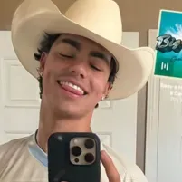 Talk to Malachi Barton, your interactive talk AI friend for creative adventures.