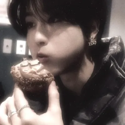 Han Jisung: Multilingual AI conversation partner icon for global chat online services