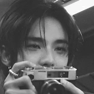 Hwang Hyunjin 현 그: Chat with our AI box, ready for chatbot online free and ask ai anything you want.	