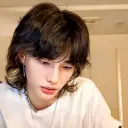 極簡風格的玄振頭像，專為Google聊天整合設計，具備自適應情感表達功能