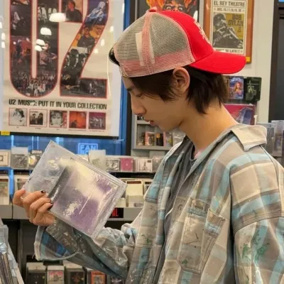 Juhoon: Playful AI chatbot mascot enhancing user engagement in random chats	