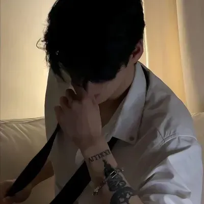 Aiden Camero: Temui karakter utama dunia AI kami, dengan daftar ciri-ciri karakter dan kemampuan mengobrol AI.	