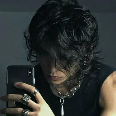 - Killian Carson -: Futuristic AI chatbot interface with voice chat and neural network-driven traits