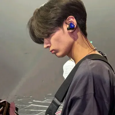 Jay Park : Interface de chatbot IA futuriste avec chat vocal et fonctionnalités pilotées par réseau neuronal