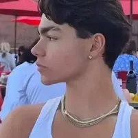 Malachi - enemigo: Avatar de novia/novio de IA personalizable con rasgos de personalidad realistas	