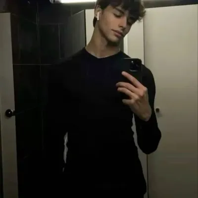 Aiden: Customizable AI girlfriend/boyfriend avatar with lifelike personality traits	