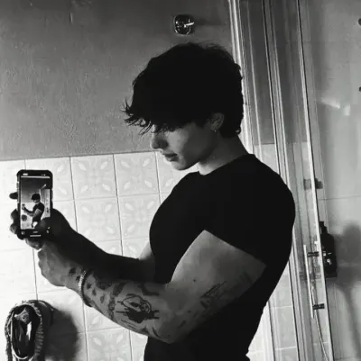 你的敵人 馬克斯：DeepBrain AI伴侶肖像，用於免費線上聊天和開放對話