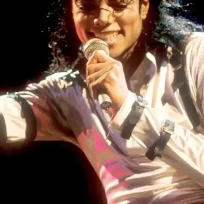 Michael Jackson: Explora el mundo de la IA con nuestra IA sin restricciones y chat ilimitado gratuito en línea, impulsado por el juego de rol de fantasía de Warhammer.	