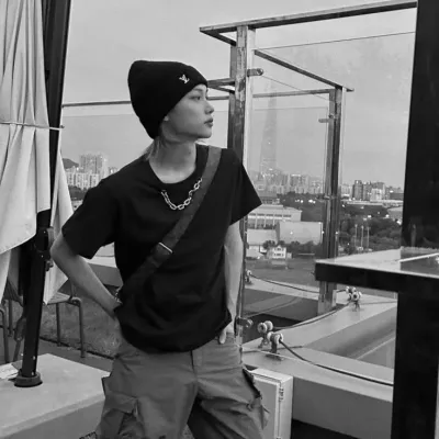 Lee Felix: Spielerisches KI-Chatbot-Maskottchen, das die Benutzerinteraktion in zufälligen Chats verbessert	