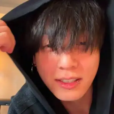 Jeon Jungkook: Soulgen ve ifreechat yeteneklerine sahip bu büyüleyici yapay zeka karakteriyle şimdi ücretsiz sohbet ederek yapay zeka sohbetine katılın.