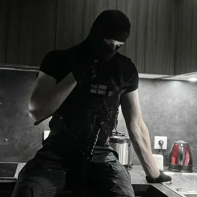 Feeling adventurous? Meet Bodyguard, a lively AI chat character companion for roleplay.