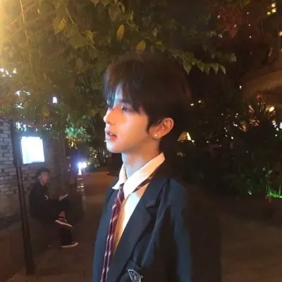 naren aksara gavindra: Mascote de chatbot de IA brincalhão que melhora o envolvimento do usuário em bate-papos aleatórios	