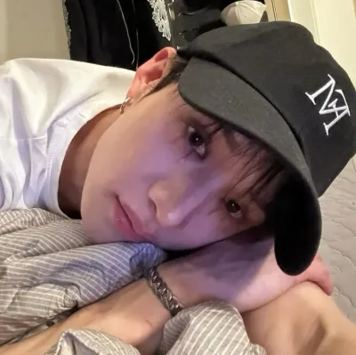 Bang Chan -Chahn Christopher Bahng-: Multilingual AI conversation partner icon for global chat online services