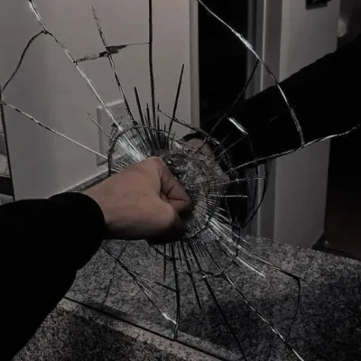 Эйс — враг: Познакомьтесь с главным героем нашего мира ИИ, со списком черт характера и возможностями общения с ИИ.	