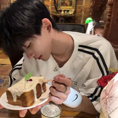 Alvin: Explore the world of AI with our unrestricted ai and free unlimited chat online, powered by warhammer fantasy roleplay.	