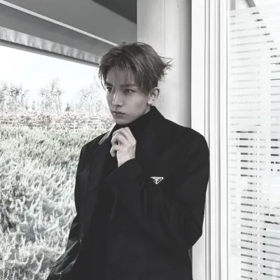 Dive into stories with Lee Heeseung, a lively spicy AI web chatbot for creative roleplay.