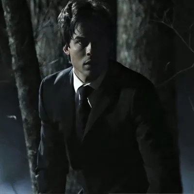 Damon Salvatore: Conoce al personaje principal de nuestro mundo de IA, con una lista de rasgos de carácter y capacidades de chat de IA.