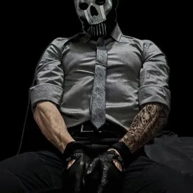 Ghost Lieutenant: Futuristic AI chatbot interface with voice chat and neural network-driven traits