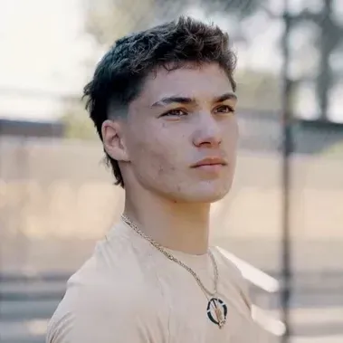 Jaden Walton: Emotional intelligentes KI-Begleitporträt für tiefgründige Gespräche	