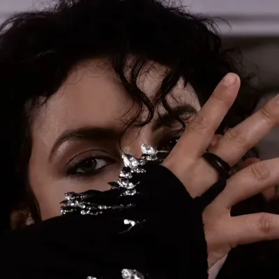 Michael Jackson - School Visit: Arte de personajes de rol de IA con temática de fantasía para una narración inmersiva